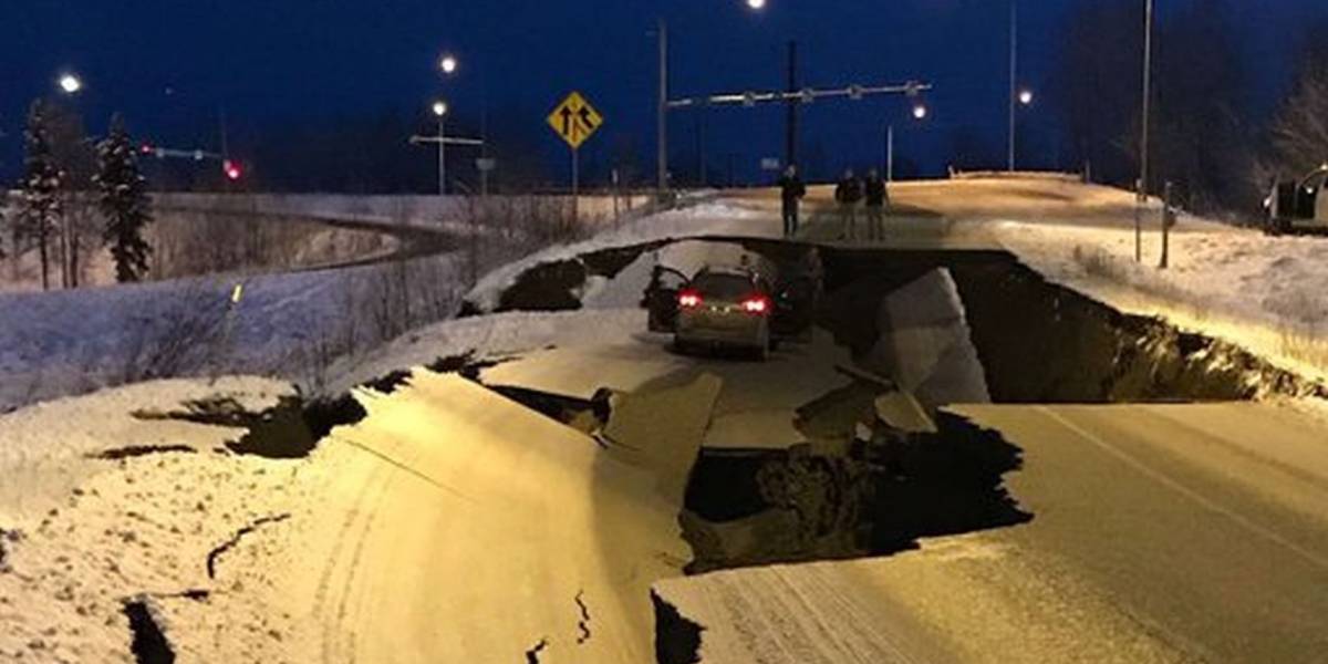 Fotos y videos de los daños causados por el fuerte terremoto en Alaska