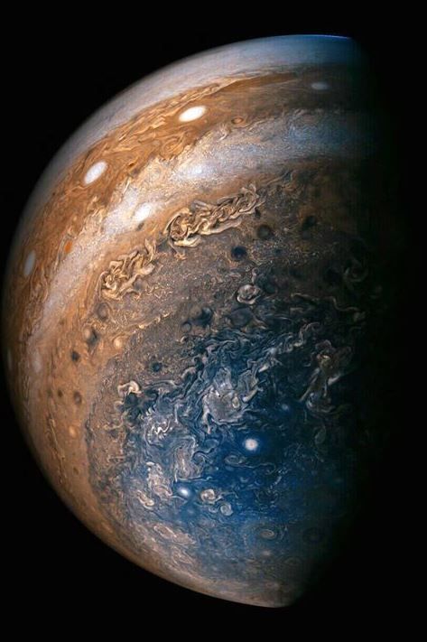 Imágenes nunca antes vistas de Júpiter sorprenden a los científicos de la NASA