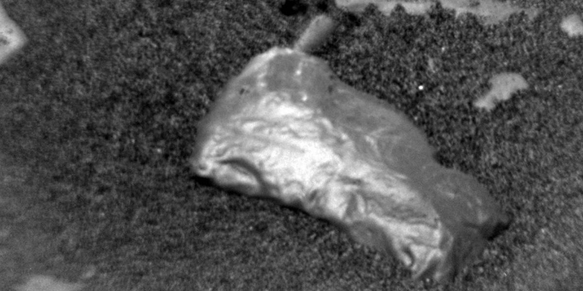 El Rover Curiosity encontró un objeto brillante e inusual en Marte