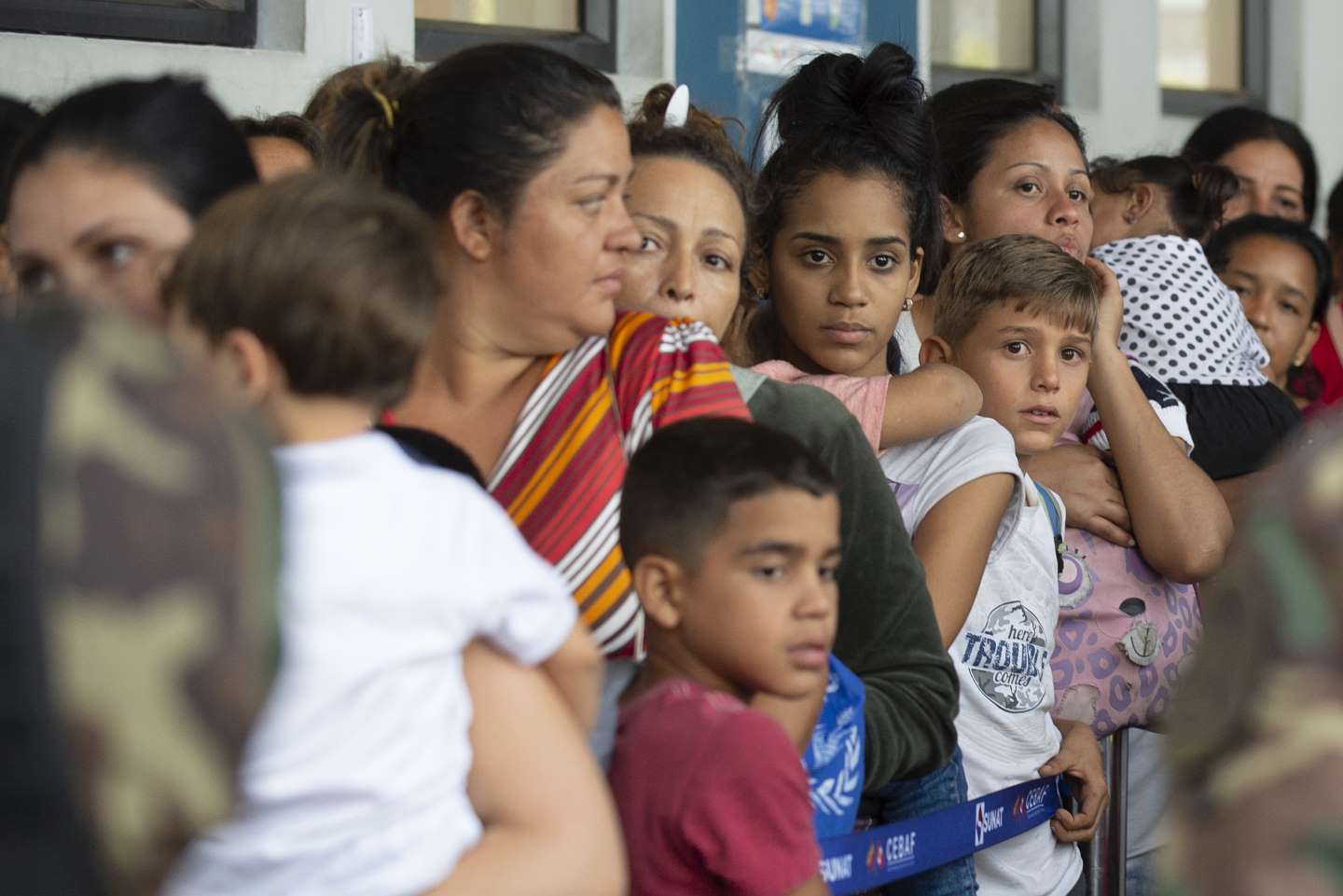 Miles de venezolanos se apuran para entrar en Perú