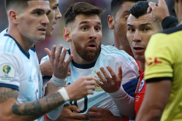 INDIGNACIÓN! Perú no habría recibido trofeo de subcampeón! Copa América arreglada?: Al parecer Messi tiene razón!