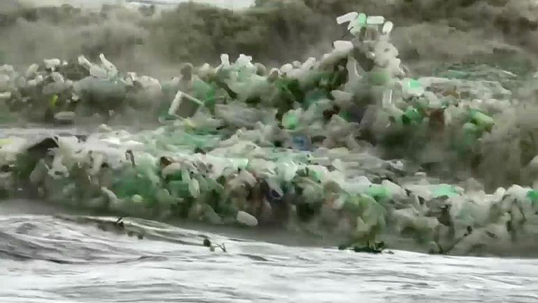 Olas de plásticos en Sudáfrica, la triste imagen del PROGRESO!