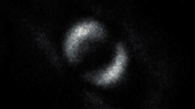 Capture an image of a quantum entanglement for the first time.